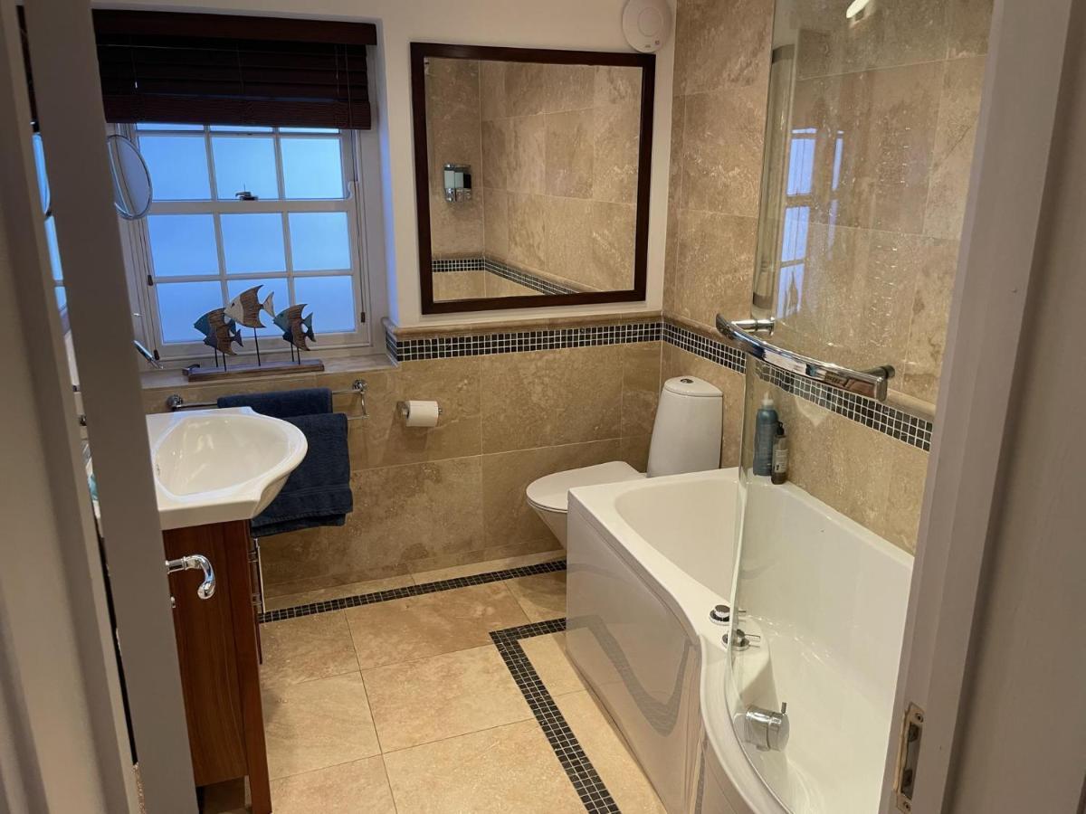 Stunning 2-Bed-2Bath Apt In Whitby With Parking Apartment Exterior photo