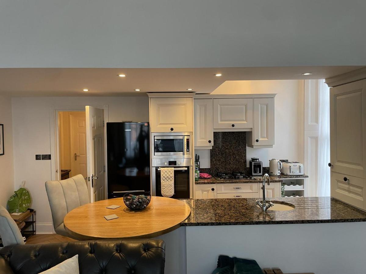 Stunning 2-Bed-2Bath Apt In Whitby With Parking Apartment Exterior photo