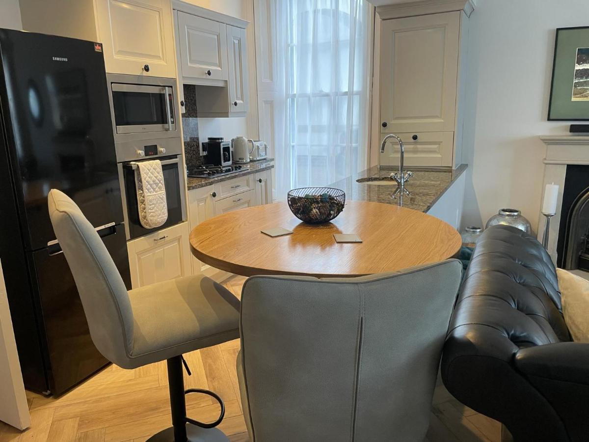 Stunning 2-Bed-2Bath Apt In Whitby With Parking Apartment Exterior photo